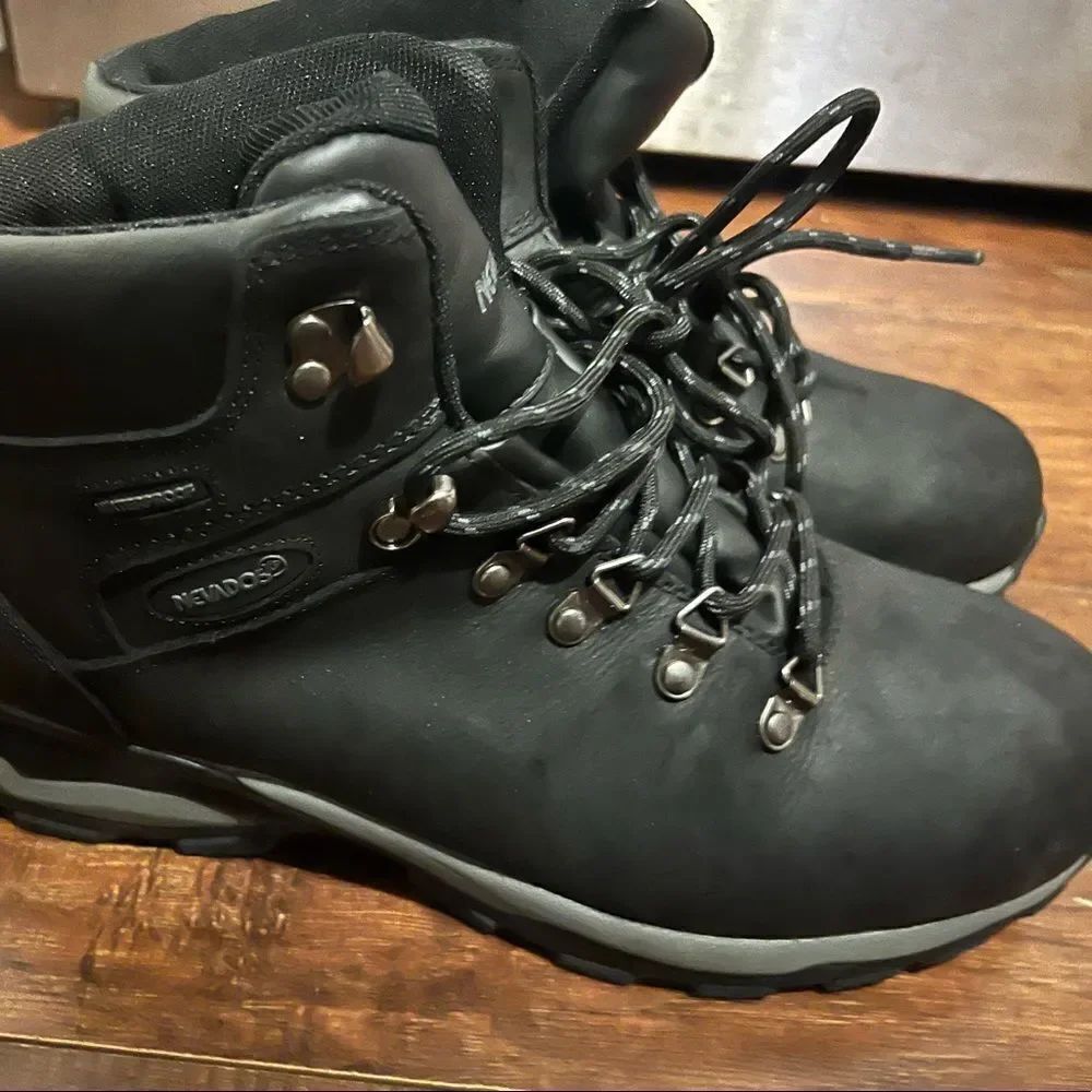 Nevados Men's Naturelo Mid Ankle Hiking Boots Color Grey Size 10.5 US